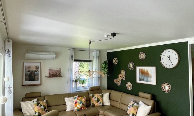 Vidsel Casa | Villa Davvi dállu: Family-friendly vacation home with playhouse, sauna & garden