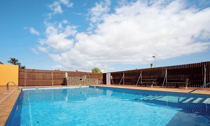Corralejo Villa | Villa 'Dayely' con vistas a la montaña, piscina, jardín y Wi-Fi