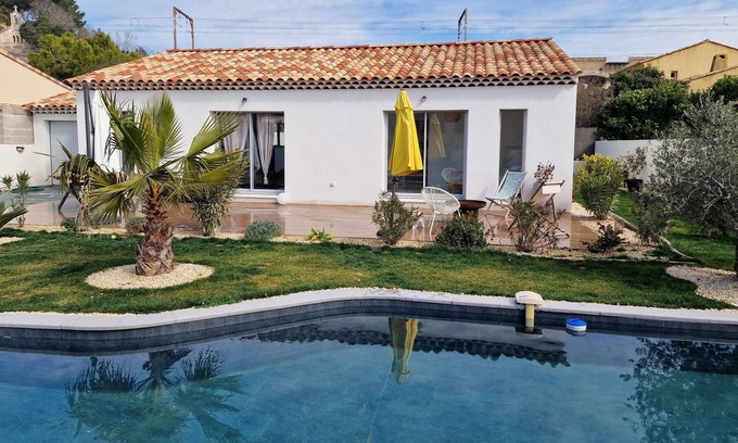Saint-Chamas Casa | Villa de Charme à Saint-chamas au Bord de L'étang