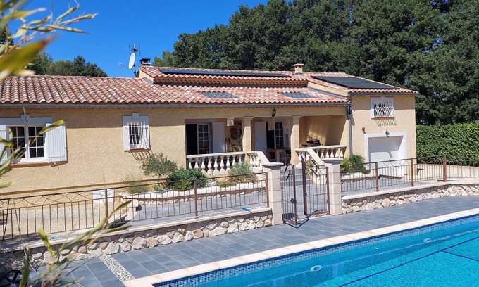 Saint-Victor-des-Oules Casa | Villa de Standing à 5mn de Uzès, Grande Piscine, mini parc enfant, Idéal Famille