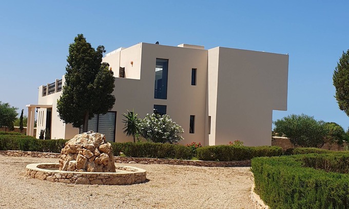 Afrate Haissoun Villa | Villa de Luxe , 8km Centre Ville , au Calme à la Campagne
