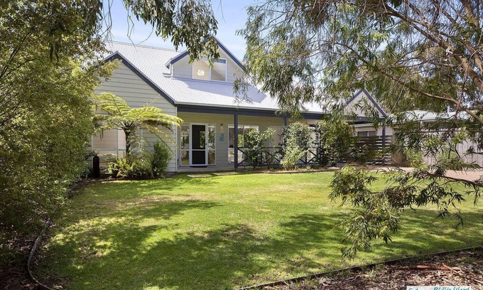 Silverleaves Casa | Alquiler de vacaciones para familias en Phillip Island, 4 dormitorios, 2 baños, 2 salas de estar, que admite mascotas