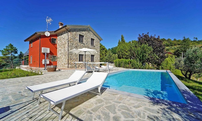 Sarzana Villa | VILLA DEA A / C Gran piscina BBQ Área de juegos para niños Gimnasio Sauna BVolley cerca de Cinque Terre