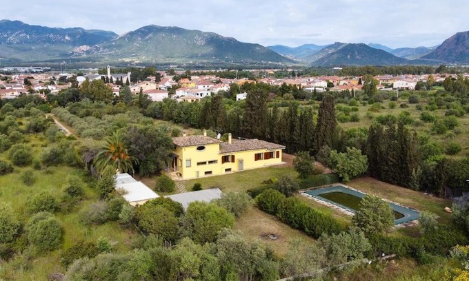 Sarroch Villa | Villa degli ulivi con piscina