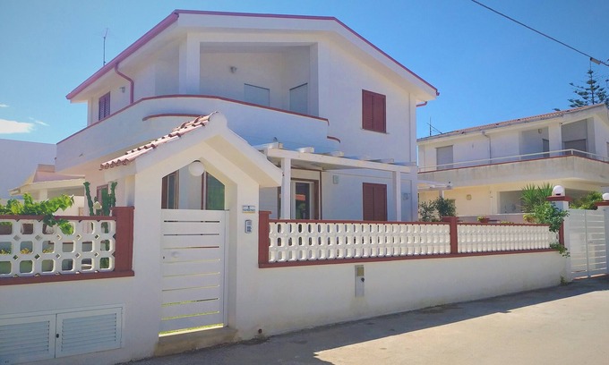 Reitani Casa | Villa dei Fiori - apartment with sea view terrace, 150m from the beach