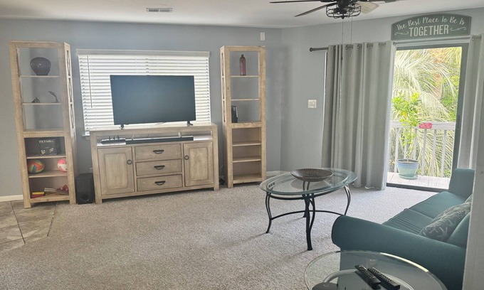 Miramar Beach Condominio | Villa del Mar in Crystal Village—Walk to Emerald Coast & Relax by the Pool