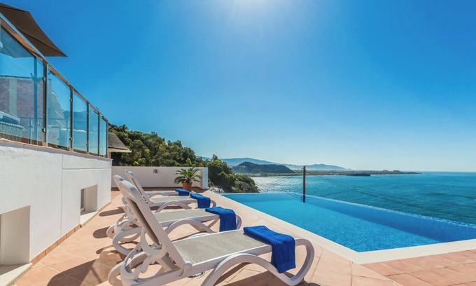 Salobrena Villa | Villa Delfín Blanca con fantásticas vistas y piscina privada