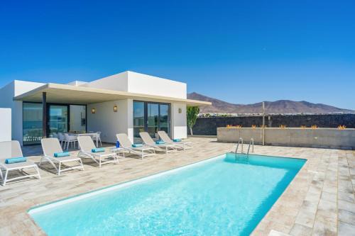 Playa Blanca Villa | Villa Delioma by Villa Plus