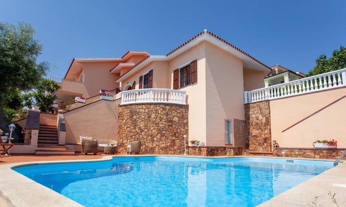 Luddui Casa | Villa delle Rose con vistas al mar, Wi-Fi, aire acondicionado, piscina, jardín, balcón y terraza