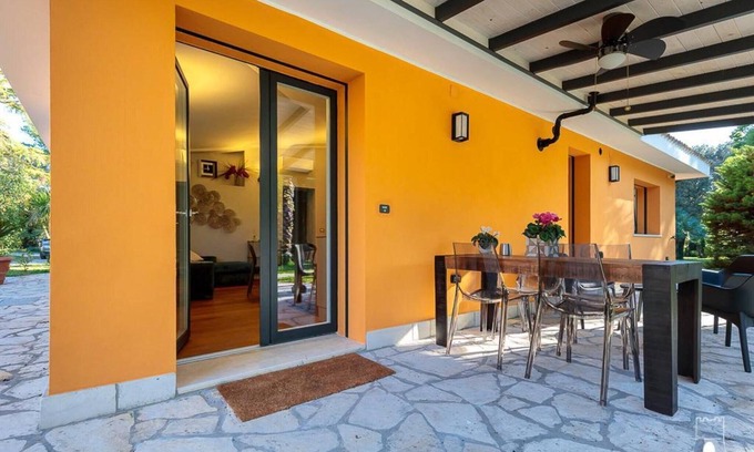 Lecce Villa | Villa 'Dependance' con piscina compartida, Wi-Fi y aire acondicionado