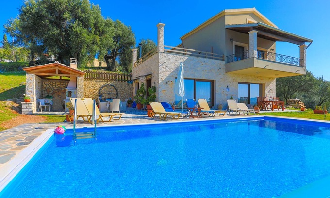 Acharavi Villa | Villa Dersea: impresionantes vistas al mar y al atardecer, aire acondicionado, WiFi