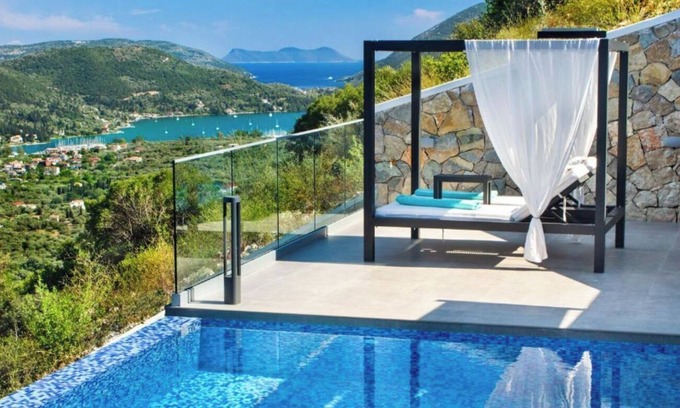 Nidri Villa | Villa "Desun Suites Green" con piscina privada, vistas al mar y jardín