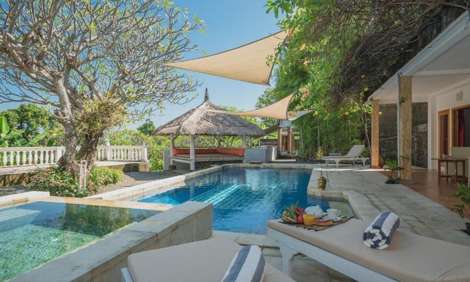 Kayu Putih Villa | Villa Dinding Batu