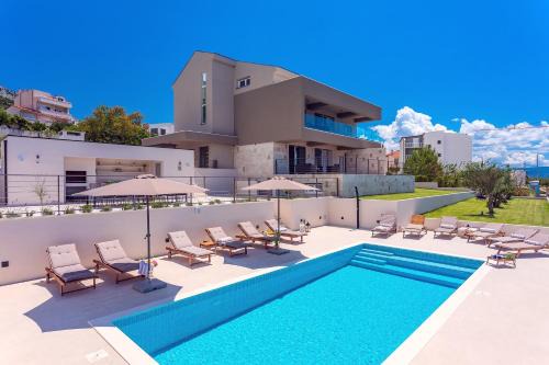 Podstrana Villa | Villa Diva with 7 bedrooms, heated pool, sauna and fun zone, sea views