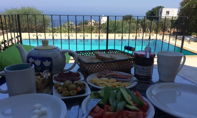Esentepe Villa | Villa Doluca: increíbles vistas al mar, las montañas al fondo, un verdadero paraíso del Mediterráneo