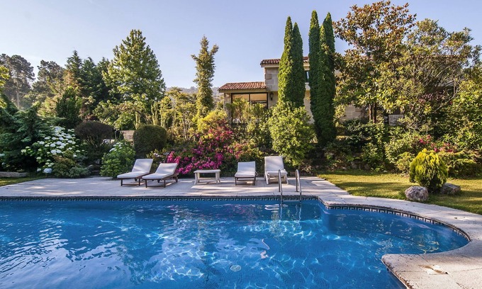 Gondomar Villa | Villa Donas en las Rias Baixas entre mar y montaña con piscina salina.
