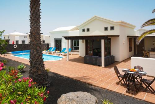 Montana Roja Villa | Villa Dora