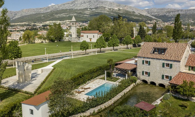 Solin Villa | Villa Draga, hermosa villa con piscina en el patio trasero en Split-Dalmacia
