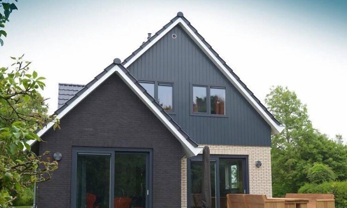 Den Burg Casa | Villa Duinbraam is located in one of the most beautiful places on Texel, in close proximity to the forest and de