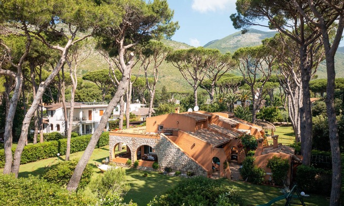 Latina Lido Villa | Villa Duna frente al mar con acceso directo exclusivo a la playa de 50m.
