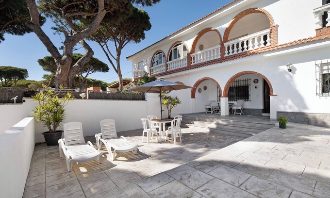 Chiclana de la Frontera Villa | Villa 'El Chozo' con vistas al mar, piscina privada y Wi-Fi