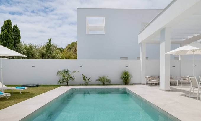 Poblado Sancti Petri Villa | Villa 'Elena Sea' con piscina privada, Wi-Fi y aire acondicionado