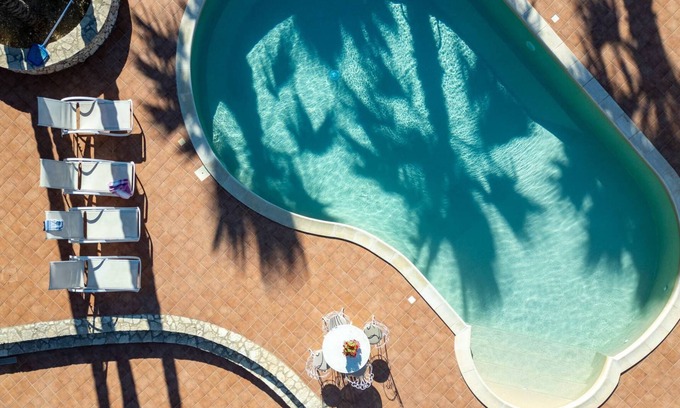 Paceco Villa | VILLA EGADI CON PISCINA Y PISTA DE TENIS