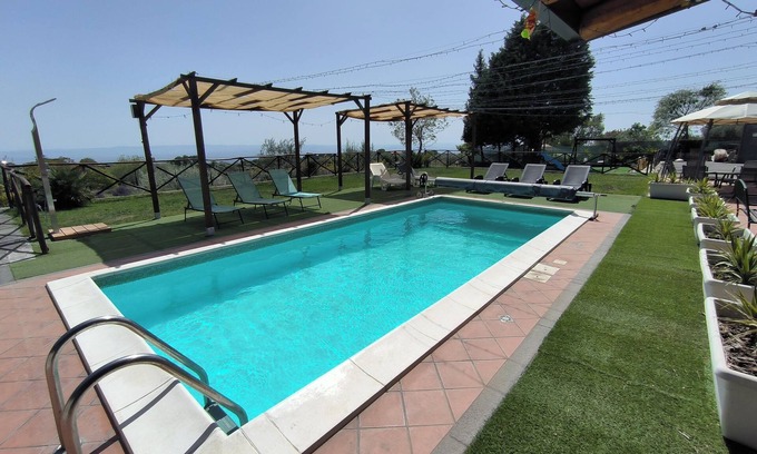 Belpasso Villa | VILLA EGLE BELPASSO, jardín con piscina cerca de Etna y Etnaland