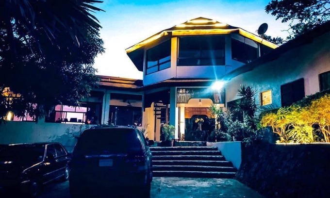 Nasugbu Villa | VILLA ELENA con piscina privada.