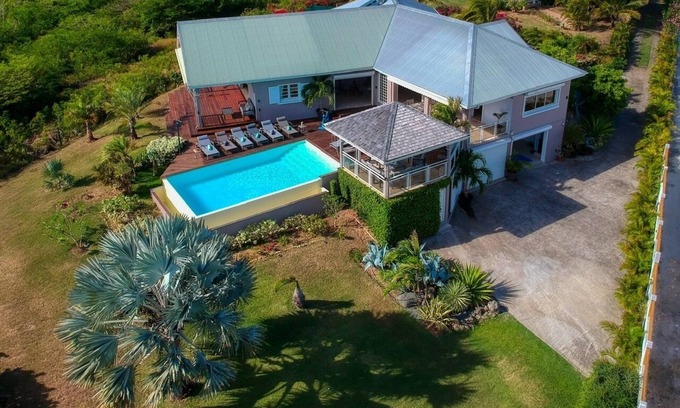 Sainte-Anne Villa | Villa Eleuthera, tu villa de 5 estrellas junto al mar