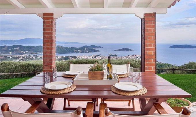 Skiathos Town Villa | Once Villa - Villa de lujo privado con vista panorámica del mar Egeo
