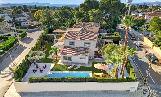 L'Eliana Villa | Villa Elia | Cinema |Gym | KidsRoom | Pool & BBQ