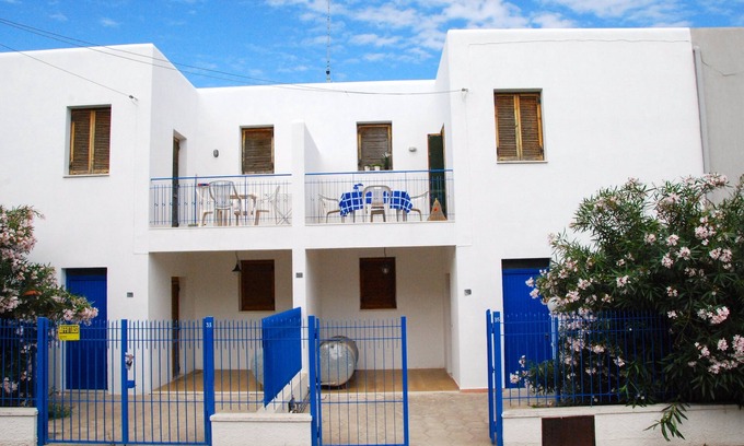 Porto Cesareo Villa | Villa elios. Estacionamiento frente a la propiedad.
