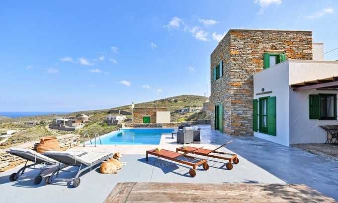 Kea Villa | Villa de piedra con piscina y vistas al mar
