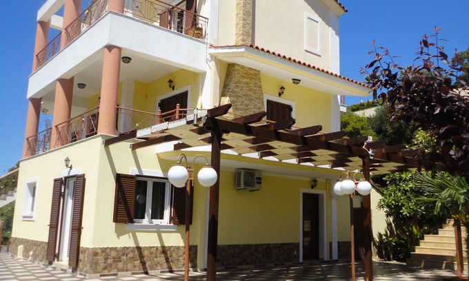 Sarlata Villa | Villa Elpida Kefalonia
