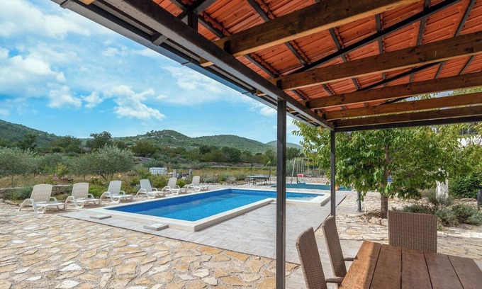 Ljubitovica Villa | Villa Emanuel in Ljubitovica - Haus für 4-6 Personen