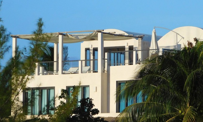 Isla Mujeres Villa | Villa Encantada 6 BR Frente a la playa de lujo completo con chef privado