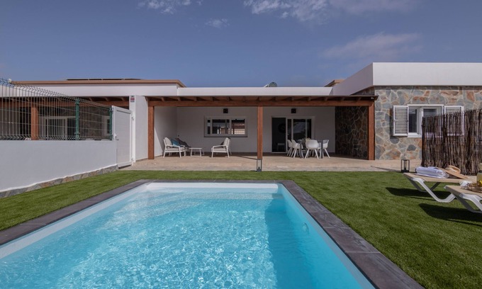 Villaverde Casa | Villa moderna en zona rural para relajarse (Villa Erbania, Villaverde)