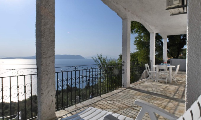Xanthi Region Villa | Villa Erika. Vista privilegiada sobre el mar Egeo. Acceso al mar desde el parque privado.