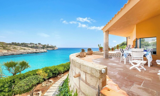 Cala Mandia Villa | Villa Es Mirador con vistas al mar, Wi-Fi, aire acondicionado, terraza y jardín