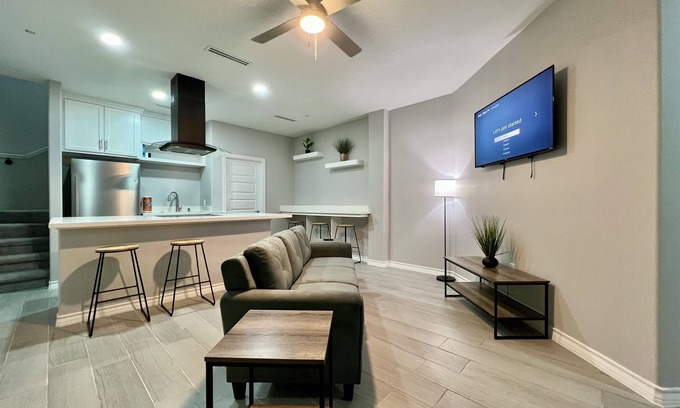 Brownsville Condominio | Villa Escondida #2 -2BD- Straight Shot to SpaceX!
