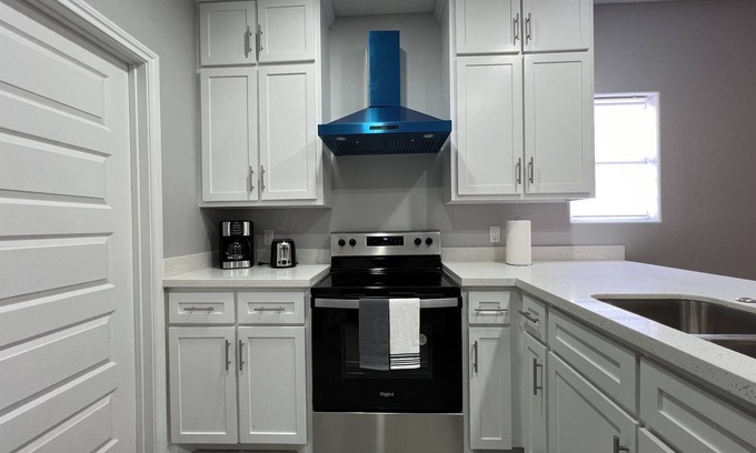 Brownsville Condominio | Villa Escondida #3 -2BD- Straight Shot to SpaceX!