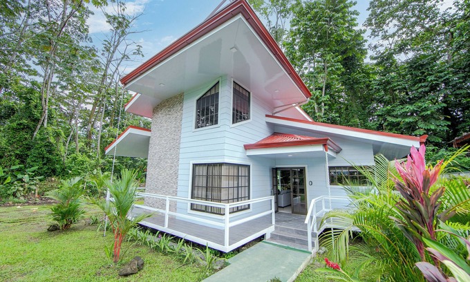 La Fortuna Casa | Villa Escondida, casa de 3 dormitorios, WiFi y aire acondicionado en La Fortuna
