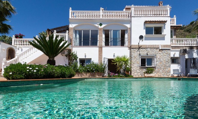 Salobrena Villa | Villa Esmeralda con piscina privada climatizada, sauna y excelente vista