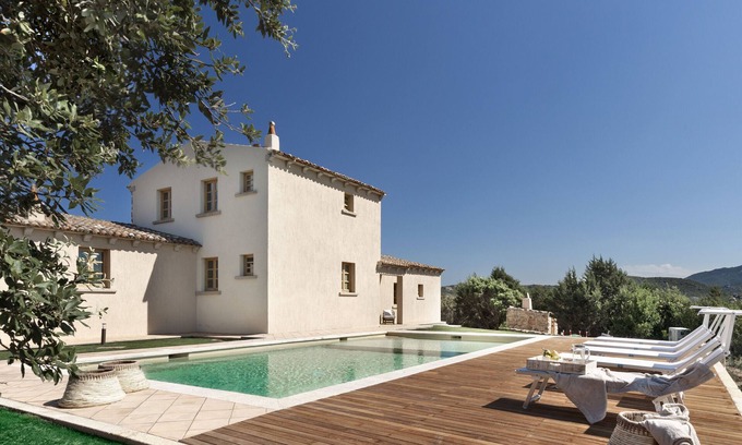 Arzachena Villa | Villa 'Estra' con vistas al mar, Wi-Fi y aire acondicionado