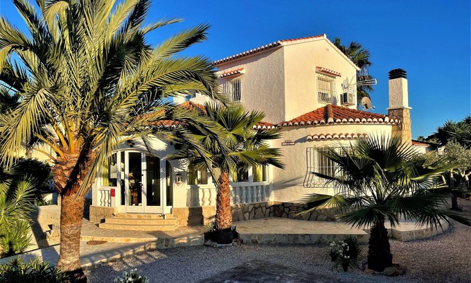 Molinell Villa | Villa Eva independiente con piscina privada, a 500 m de la playa de arena