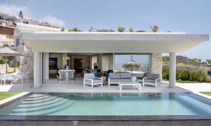 Torrox Costa Villa | Villa 'Exclusive Too' con piscina, terraza y Wi-Fi