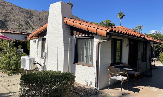Downtown Palm Springs Villa | Villa F - a stand alone 1bed/1bath with kitchen steps from downtown Palm Springs