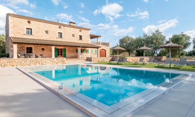 Campos Villa | Villa 'Fadri' con vistas a la montaña, piscina privada y Wi-Fi