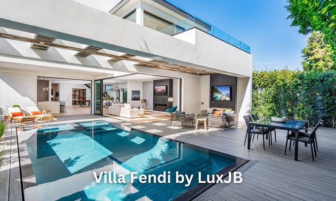 Beverly Grove Villa | Villa Fendi By LuxJB 🏆 Heated Pool Jacuzzi Gym Rooftop Deck